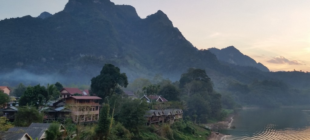 Nong Khiaw – Sunrises, Sunsets, and Smart Cats